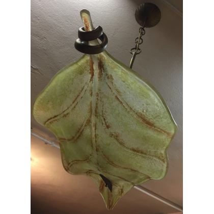 Suspension \"Feuille\" en verre et fer doré