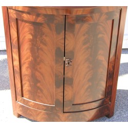  Encoignure avec 2 portes. sur  Moinat SA  - Antiquités décoration