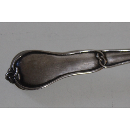  Cuillère à saupoudrer en argent, * N V * sur  Moinat SA  - Antiquités décoration