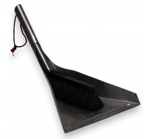Brosse et pelle en métal triangulaire