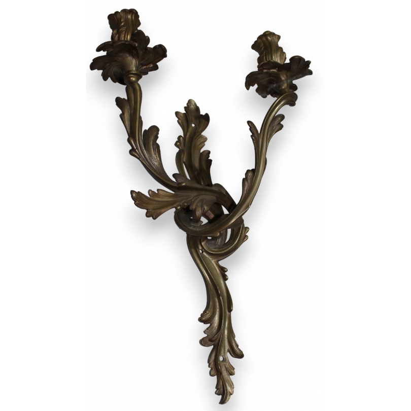 Louis XV-style bronze wall light from  Moinat SA  - Antiques and home décor
