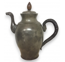 Théière en étain