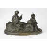 Groupe en bronze \"Enfants écoutant la mandoline\"