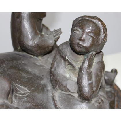 Groupe en bronze \"Enfants écoutant la mandoline\"