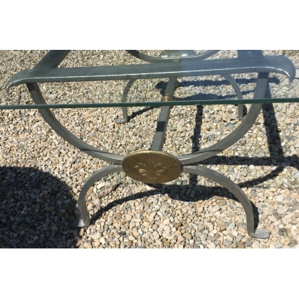  Table bout de canapé en fer et verre sur  Moinat SA  - Antiquités décoration