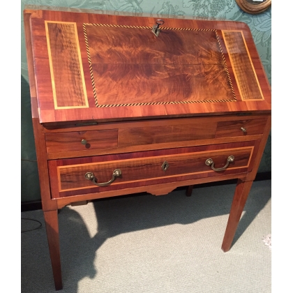 Directoire-style hump-backed desk, with marquetry inlay, by Moinat SA – Antiques and interior design