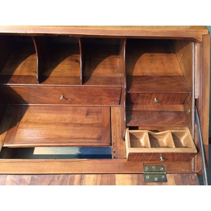 Directoire-style hump-backed desk, with marquetry inlay, by Moinat SA – Antiques and interior design
