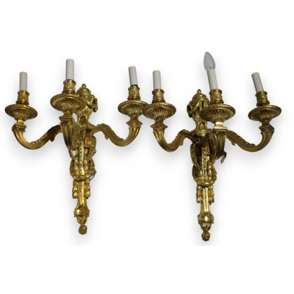 Paire d\'appliques style Louis XVI en bronze doré