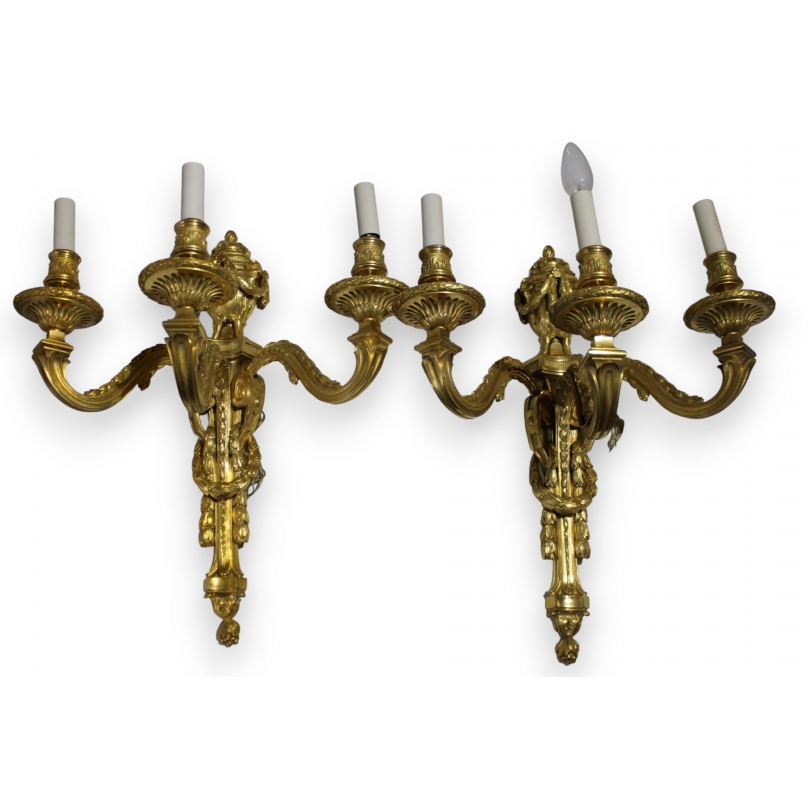 Pair of Louis XVI-style wall sconces in gilded bronze by  Moinat SA  - Antiques and home décor