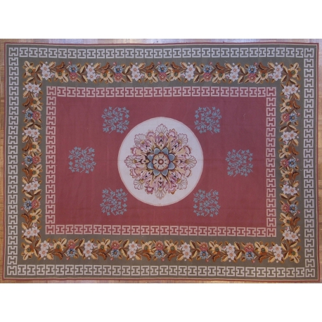  Tapis Aubusson dessin 25 fond rose sur  Moinat SA  - Antiquités décoration