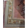  Tapis Aubusson dessin 25 fond rose sur  Moinat SA  - Antiquités décoration
