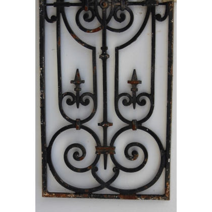 Cast-iron grating at  Moinat SA  - Antiques and home décor