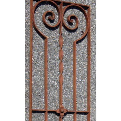  Grille en fer forgé sur  Moinat SA  - Antiquités décoration