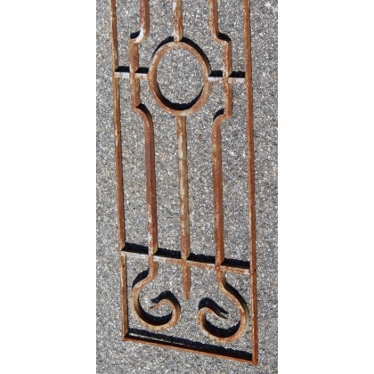  Grille en fer forgé sur  Moinat SA  - Antiquités décoration