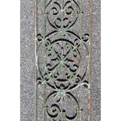  Grille en fonte sur  Moinat SA  - Antiquités décoration