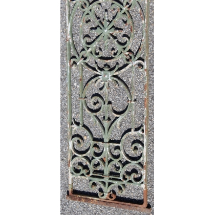  Grille en fonte sur  Moinat SA  - Antiquités décoration