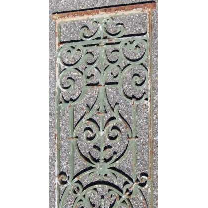  Grille en fonte sur  Moinat SA  - Antiquités décoration