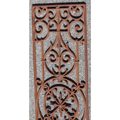  Grille en fonte sur  Moinat SA  - Antiquités décoration