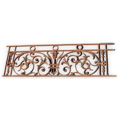  Grille en fonte sur  Moinat SA  - Antiquités décoration