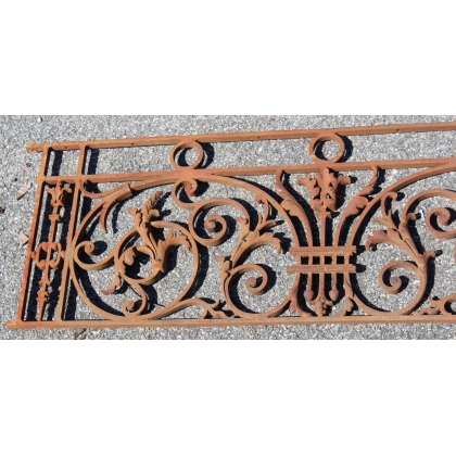  Grille en fonte sur  Moinat SA  - Antiquités décoration