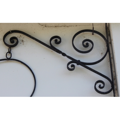  Potence en fer forgé pour une enseigne ronde sur  Moinat SA  - Antiquités décoration