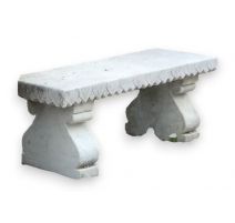 Banc droit en marbre blanc, assise sculptée