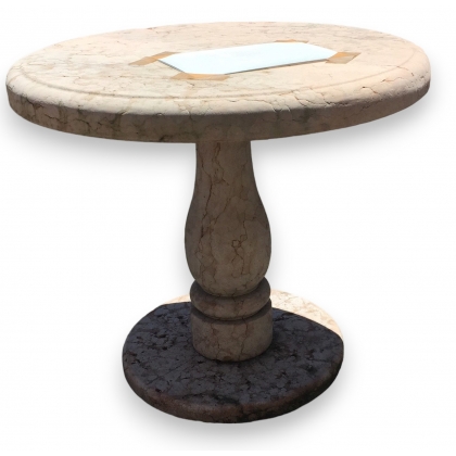 Round table or pedestal table in pink marble at  Moinat SA  - Antiques and home décor