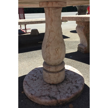 Round table or pedestal table in pink marble at  Moinat SA  - Antiques and home décor