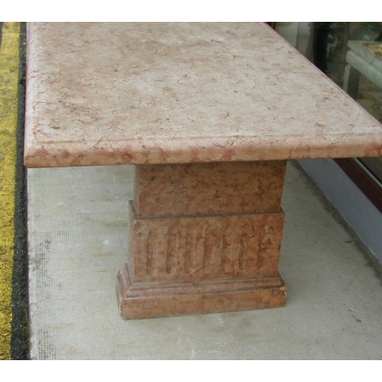  Table rectangulaire en marbre rose sur  Moinat SA  - Antiquités décoration