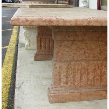  Table rectangulaire en marbre rose sur  Moinat SA  - Antiquités décoration