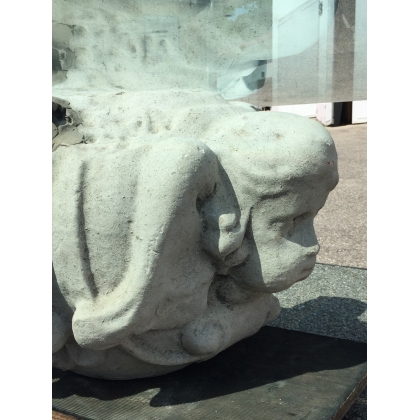  Table basse formée d'un élément en pierre sculpté sur  Moinat SA  - Antiquités décoration