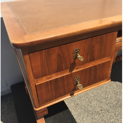  Bureau style Louis-Philippe en noyer, dessus cuir sur  Moinat SA  - Antiquités décoration