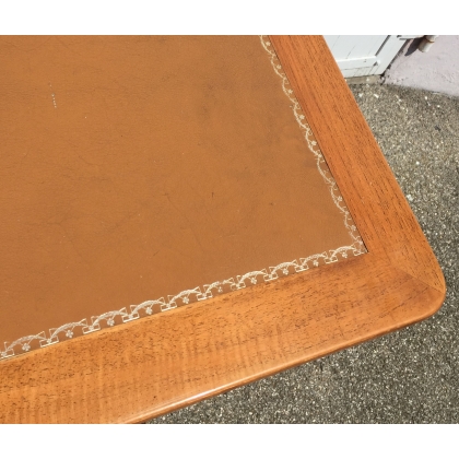  Bureau style Louis-Philippe en noyer, dessus cuir sur  Moinat SA  - Antiquités décoration
