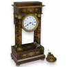 Pendule Charles X marquetée.