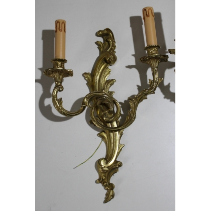  Paire d'appliques style Louis XV à 2 lumières sur  Moinat SA  - Antiquités décoration