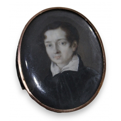  Miniature ovale "Jeune homme" sur  Moinat SA  - Antiquités décoration