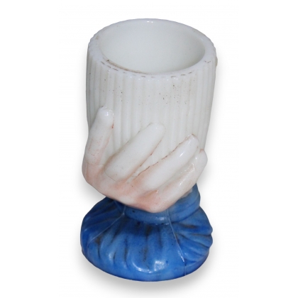 Coquetier en opaline blanche \"Main\"