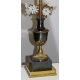 Lampe en bronze et fleurs en porcelaine