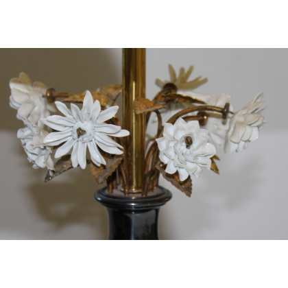  Lampe en bronze et fleurs en porcelaine sur  Moinat SA  - Antiquités décoration