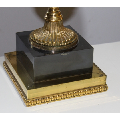  Lampe en bronze et fleurs en porcelaine sur  Moinat SA  - Antiquités décoration