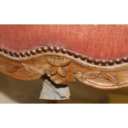 Chaise Louis XV recouverte de velours rose