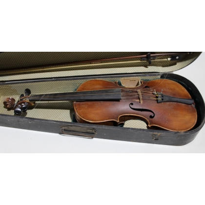 Violin and bow in a box by WALLBACH, available from Moinat SA – Antiques and home décor