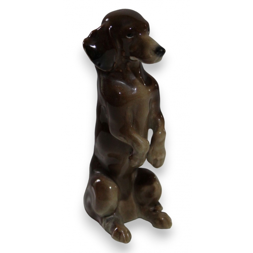 Chien assis en porcelaine de ENS (réparé)