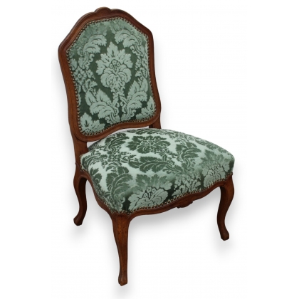 Chaise Louis XV recouvert de velours gauffré vert