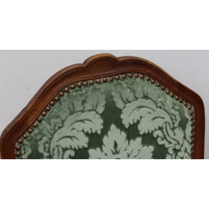 Chaise Louis XV recouvert de velours gauffré vert