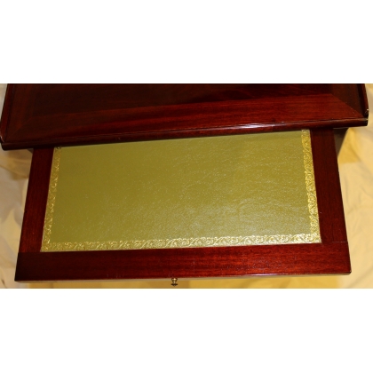  Table style Directoire rectangulaire en acajou sur  Moinat SA  - Antiquités décoration