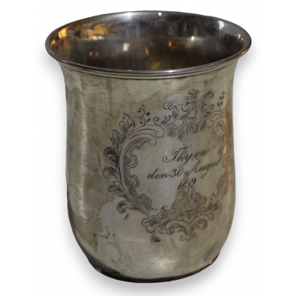  Timbale en argent par F. DAHL sur  Moinat SA  - Antiquités décoration