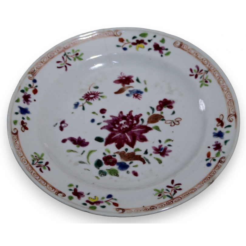 Assiette en porcelaine chinoise \"Fleurs\" (cheveu)