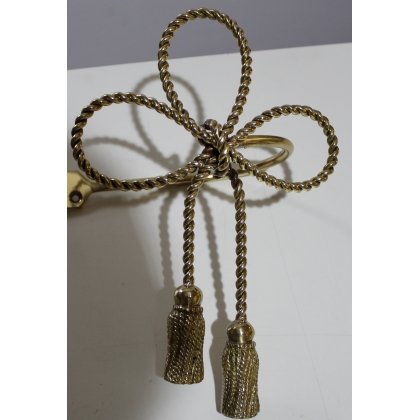 "Tassel Knot" frame at  Moinat SA  - Antiques and home décor