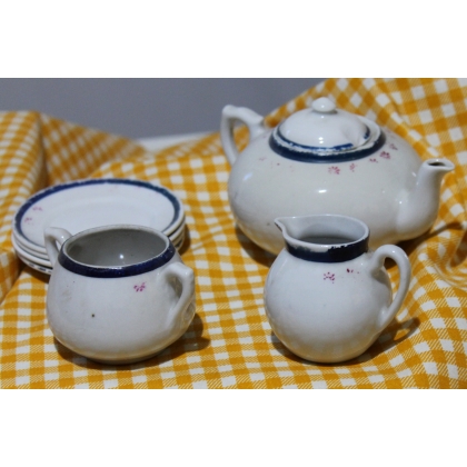 Service à thé de poupée en porcelaine